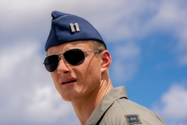 Une scène du film Operation Christmas Drop