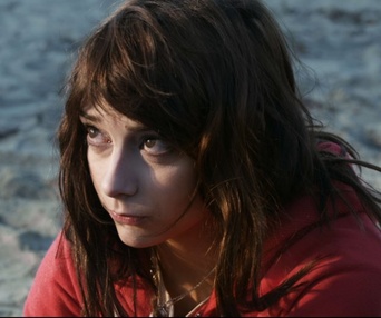 Une scène du film Un parallèle plus tard