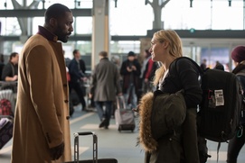 Une scène du film The Mountain Between Us Une scène du film The Mountain Between Us