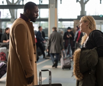 Une scène du film The Mountain Between Us