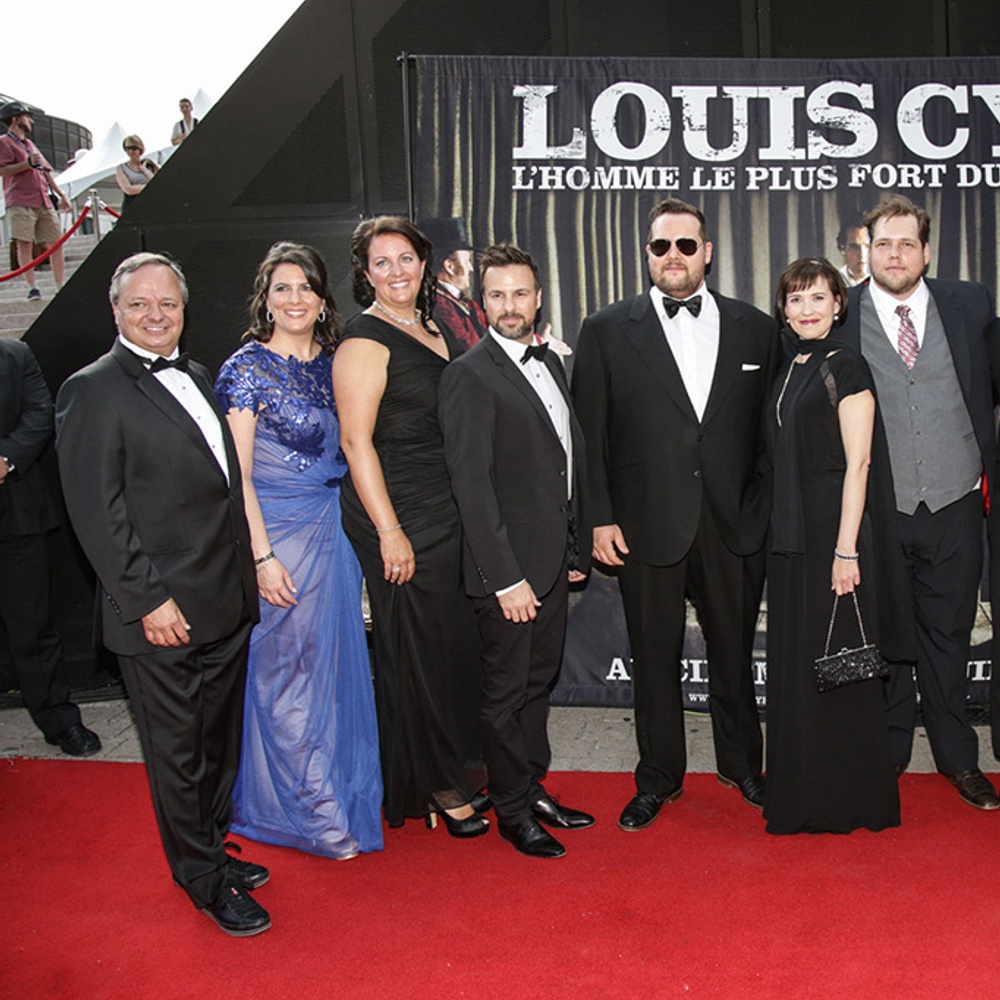 Sur le tapis rouge de Louis Cyr : L'homme le plus fort du monde