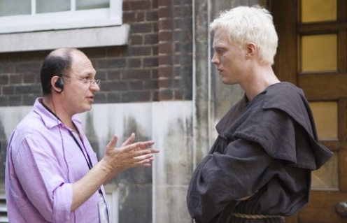 Akiva Goldsman et Paul Bettany sur le plateau de The Da Vinci Code