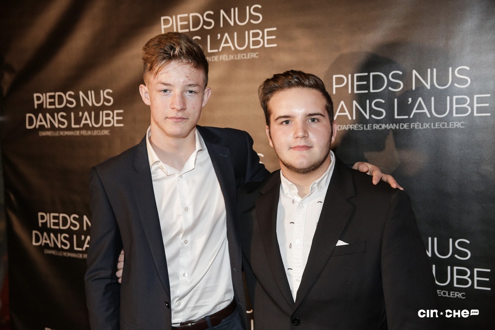 Sur le tapis rouge du film Pieds nus dans l'aube