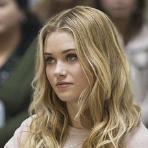 Photo de Virginia Gardner