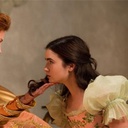 Lily Collins et Julia Roberts dans le film Mirror Mirror