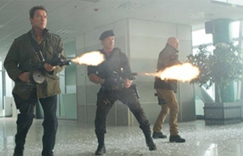 Bruce Willis, Arnold Schwarzenegger, Sylvester Stallone dans The Expendables 2