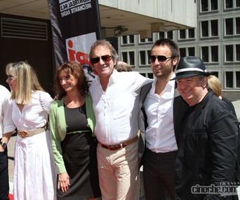 Sur le tapis rouge du film Le sens de l'humour