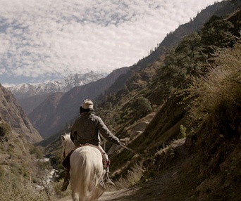 Une scène du film Kalo Pothi, un village au Népal