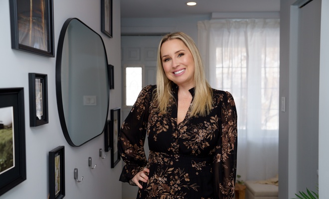 Image de l'article Maïka Desnoyers réagit au commentaire déplacé d'une internaute sur son couple