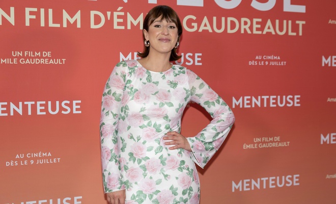 Image de l'article Anne-Elisabeth Bossé foule un rare tapis rouge avec son amoureux