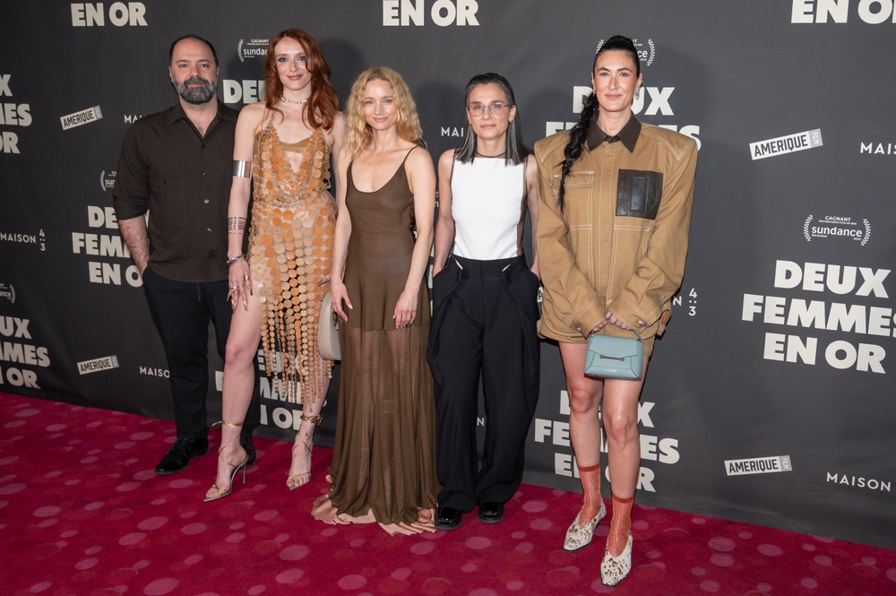 Tapis rouge de Deux femmes en or