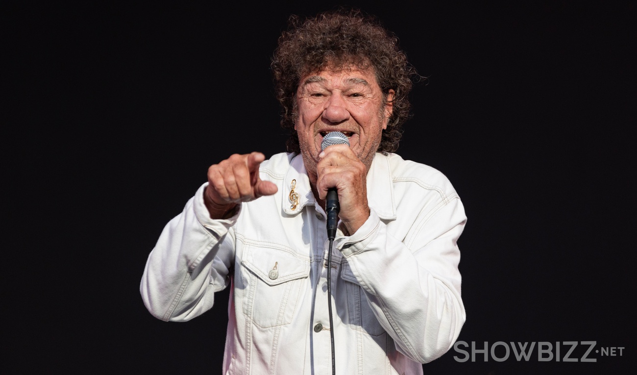 Image de l'article Rare apparition du fils aîné de Robert Charlebois sur un tapis rouge
