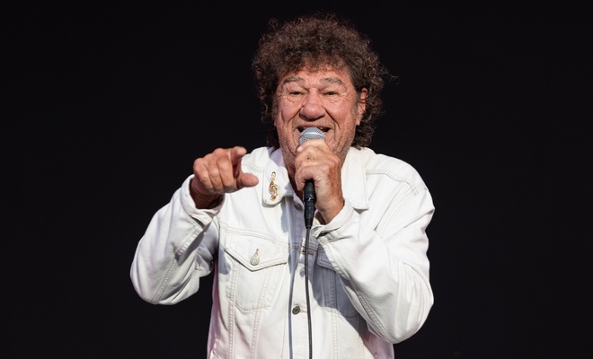 Image de l'article Rare apparition du fils aîné de Robert Charlebois sur un tapis rouge