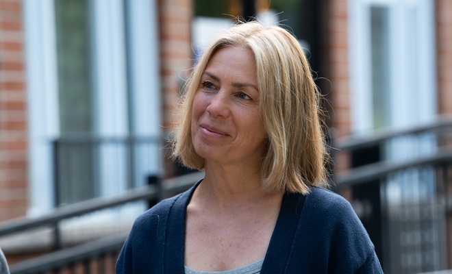 Image de l'article « Sur le fil» surprend et émeut : Pascale Renaud-Hébert frappe encore dans le mille