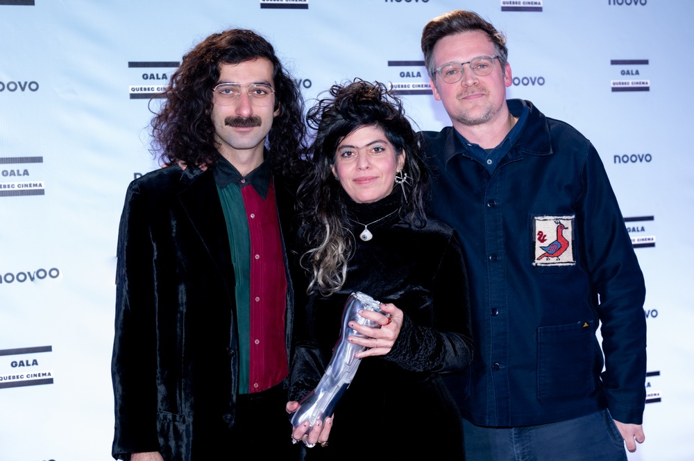 L'équipe du film une langue universelle, récipiendaire du prix Meilleur scénario