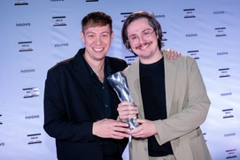 L'équipe du film Vil & Misérable, récipiendaire du prix Meilleur premier film