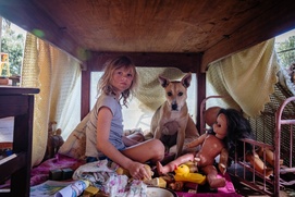 Images du film Don't Let's Go to the Dogs Tonight