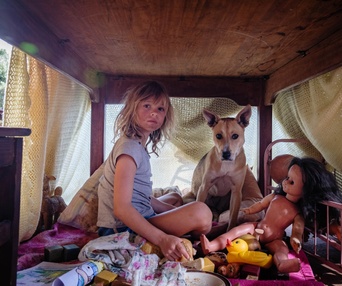 Images du film Don't Let's Go to the Dogs Tonight