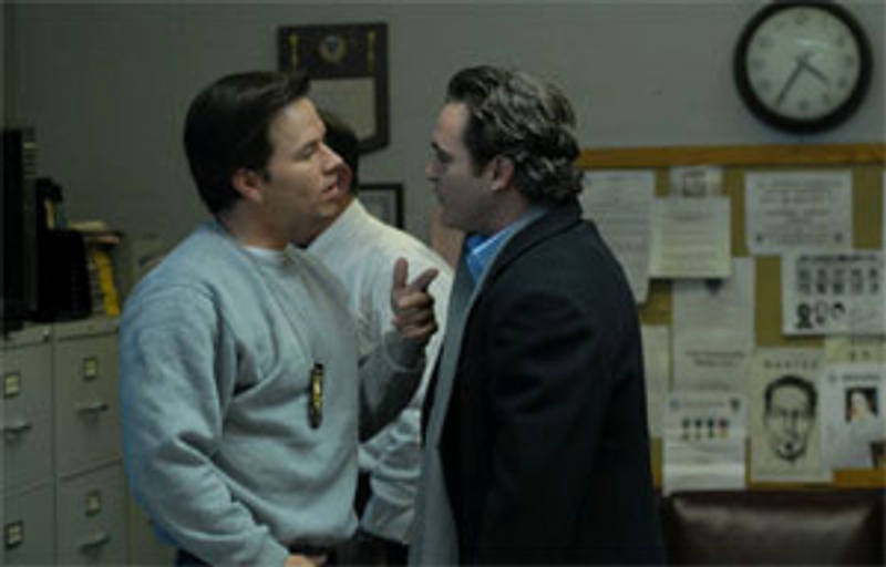 Mark Whalberg et Joaquim Phoenix dans La nuit nous appartient