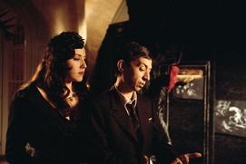 Une scène du film Gainsbourg - (vie héroïque) Une scène du film Gainsbourg - (vie héroïque)