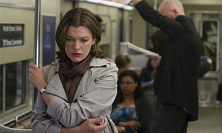 Milla Jovovich dans Survivor