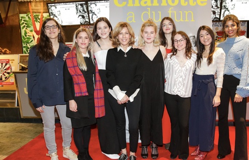 Sur le tapis rouge du film Charlotte a du fun