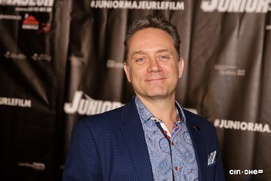 Sur le tapis rouge du film Junior majeur Sur le tapis rouge du film Junior majeur