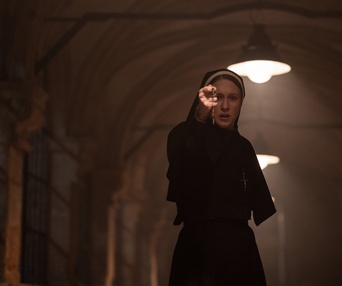 Une scène du film The Nun II