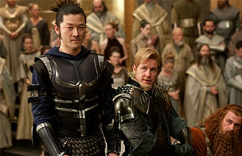 Josh Dallas (centre) incarne Fandral dans Thor