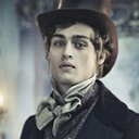 Douglas Booth dans Great Expectations