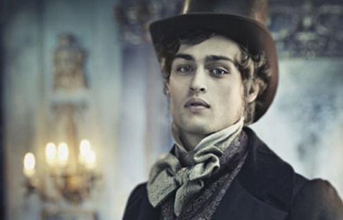 Douglas Booth dans Great Expectations