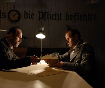 Scène du film The Counterfeiters