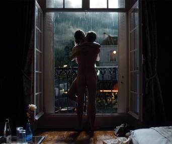 Une scène du film La chambre bleue