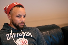 Une scène du film Stephen Curry: Underrated Une scène du film Stephen Curry: Underrated