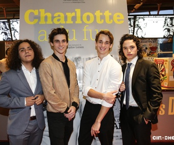 Sur le tapis rouge du film Charlotte a du fun