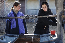 Une scène du film Au-delà des collines