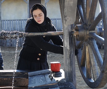 Une scène du film Au-delà des collines