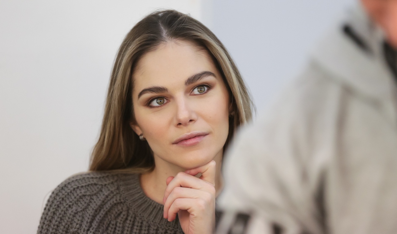 Maripier Morin sur le plateau d'Ouvrez les guillemets