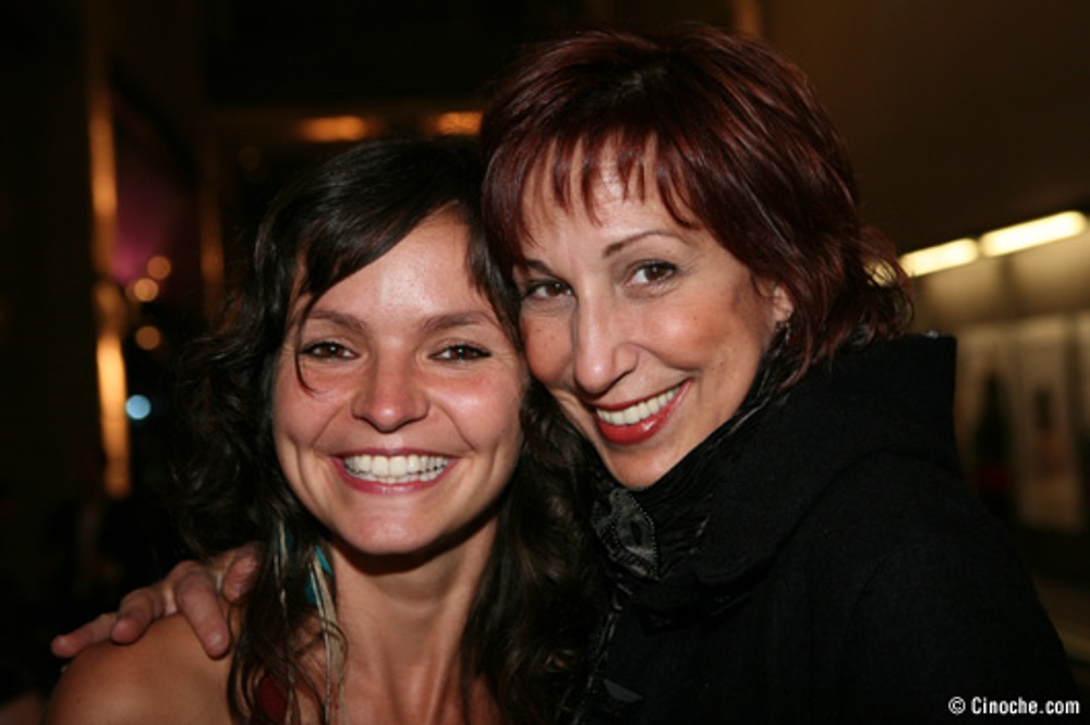 Anaïs Barbeau-Lavalette et Danielle Proulx sur le tapis rouge de Le ring