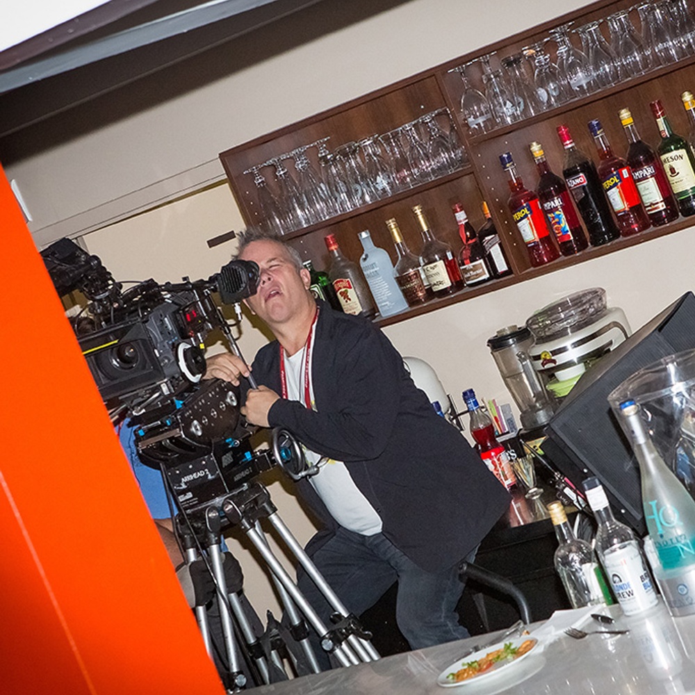 Sur le plateau de Le temps des roses