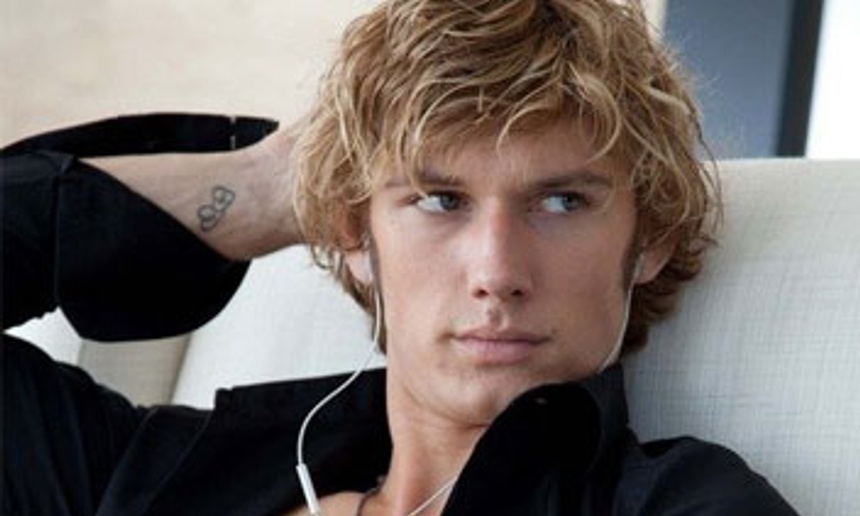 Alex Pettyfer sera le pilote de course James Hunt