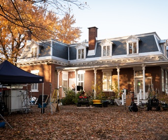 Visite de plateau du film Hantée d'India Desjardins
