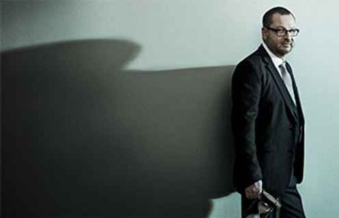Image promotionelle de Lars von Trier sur le plateau de Melancholia