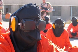Scène du film Aller simple pour Guantanamo