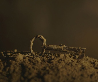 Une scène du film No Place on Earth