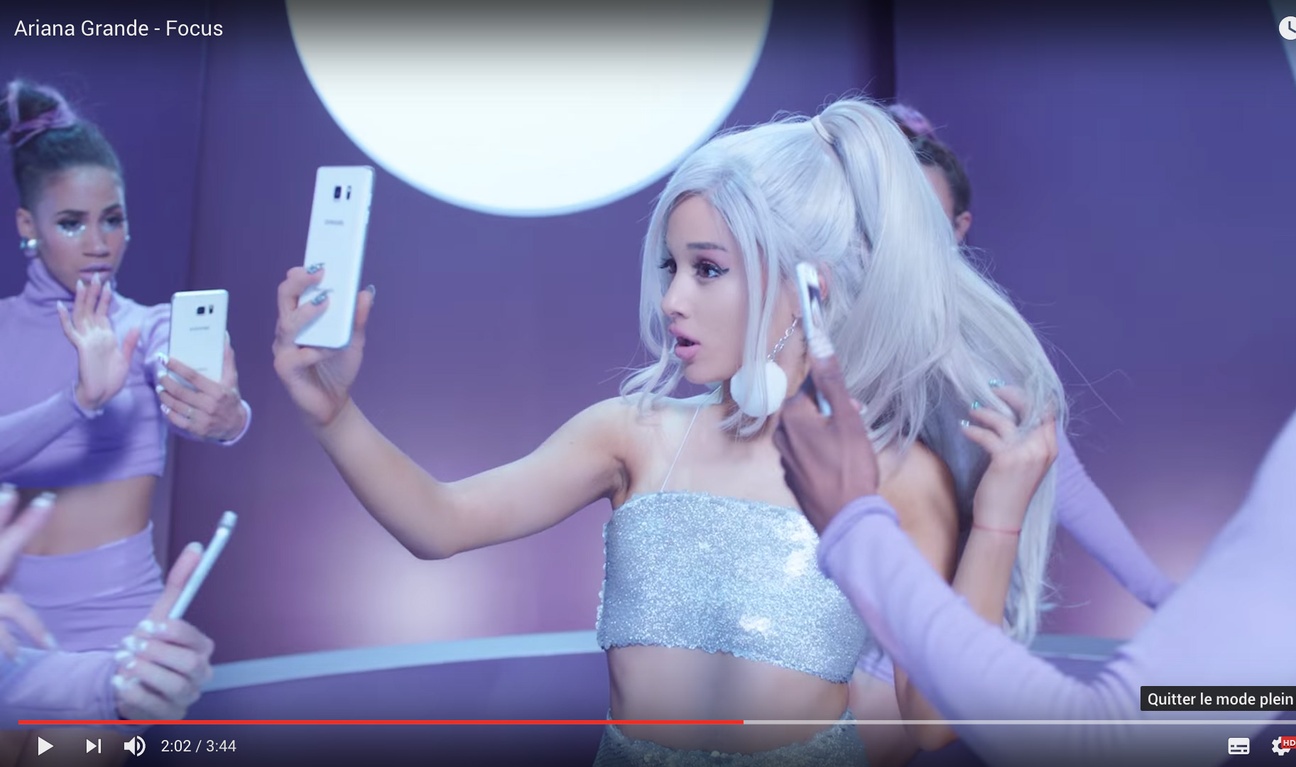 Ariana Grande, détruite, réagit à l'attentat de Manchester
