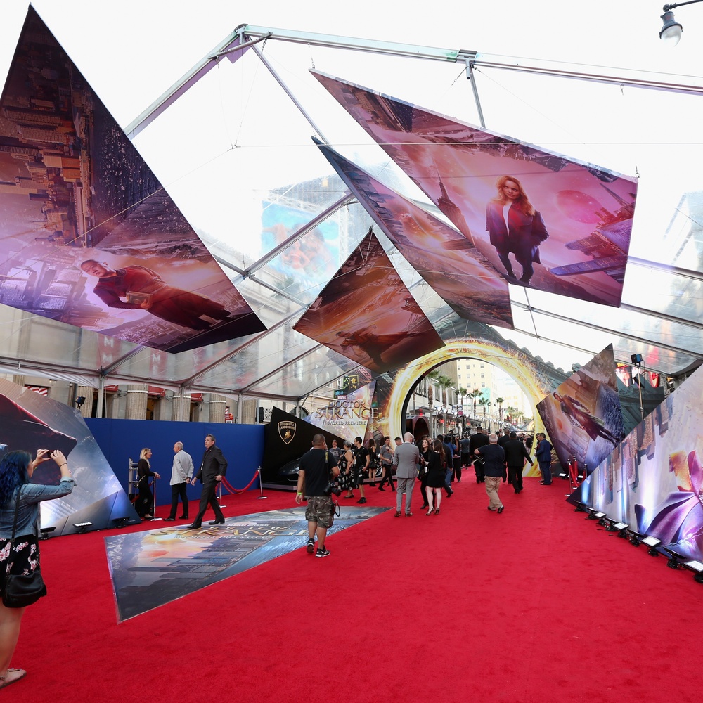 Sur le tapis rouge de Los Angeles du film Doctor Strange