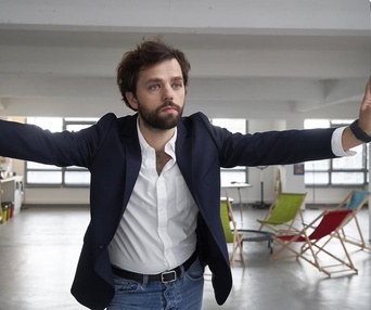 Une scène du film Les 2 Alfred