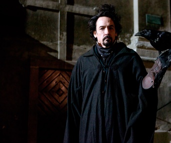 Une scène du film The Raven