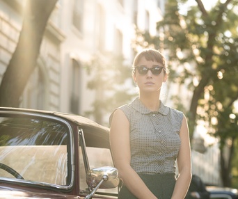 Une scène du film Mrs. Harris Goes to Paris